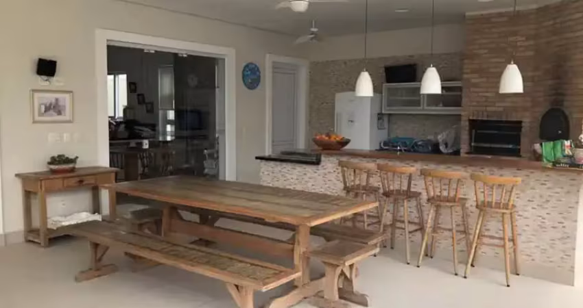 Casa com 314 metros², 3 quartos, piscina e churrasqueira em riviera - sp