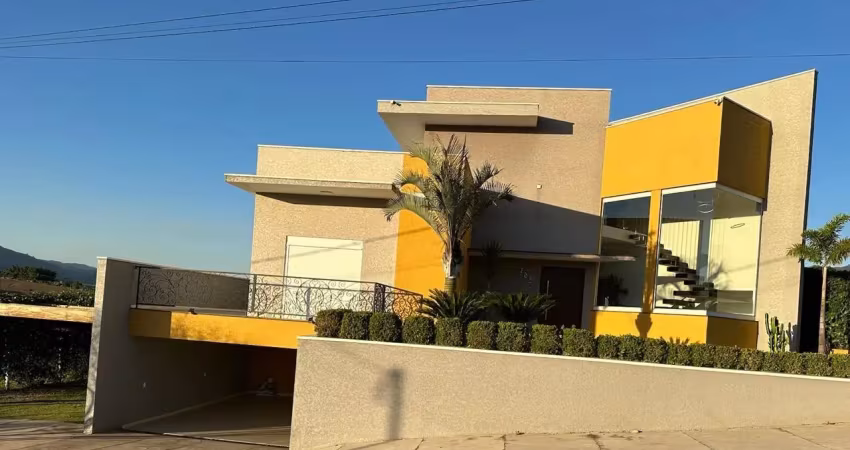 Casa luxuosa com piscina e espaço gourmet em vargem