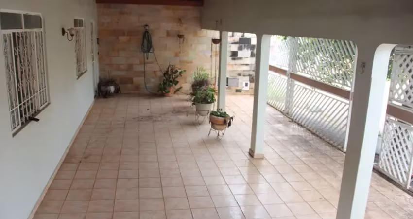 Casa com 03 quartos no parque das laranjeiras - goiânia, localizada na 1ª etapa
