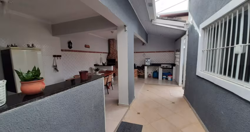 Sobrado à venda – apenas 50m da praia martim de sá, caraguatatuba! - pé na areia