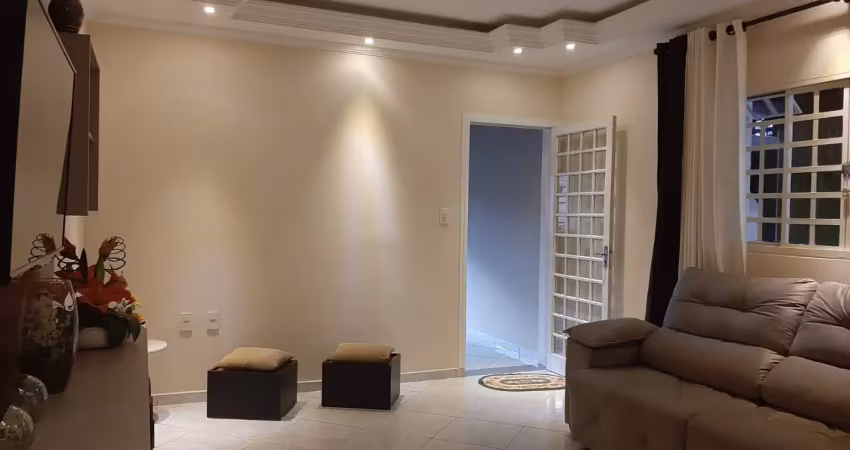 Sobrado lindo com ponto comercial - acabamento fino em região nobre do bairro