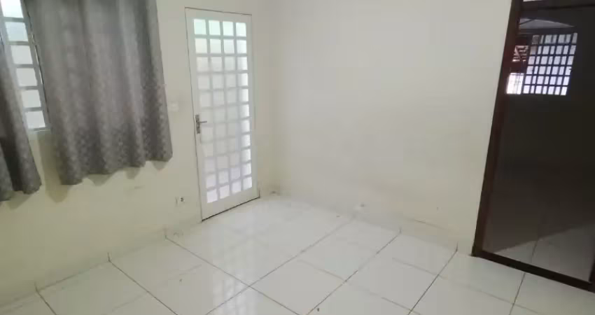 Casa para locação no vista verde – ótima localização e espaço extra no fundo