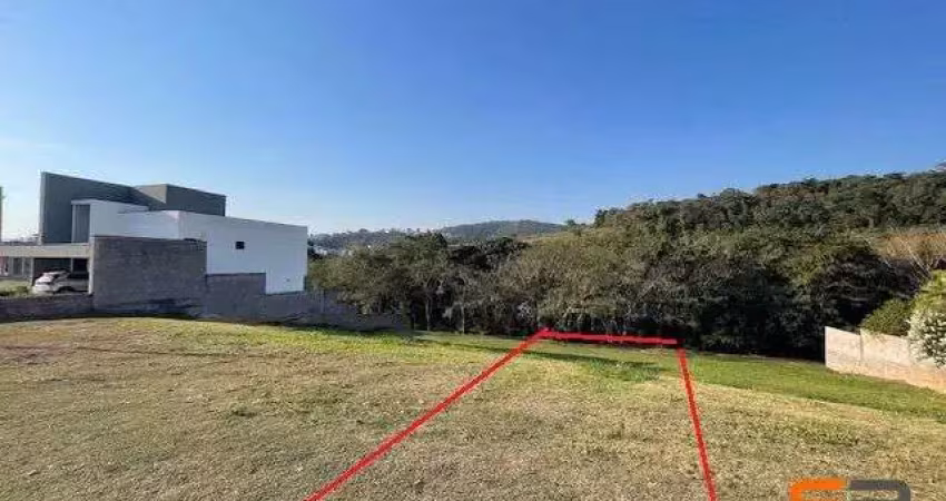 Lote em declive, com área de preservação aos fundos - cond. fechado - louveira