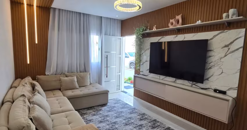Casa térrea planejada, com amplo quintal, corredor lateral, 2 vagas.