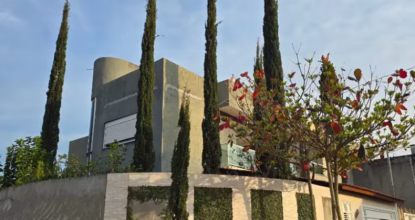 Casa de bairro com 4 dormitórios sendo 1 suíte, sala ampla, cozinha planejada!
