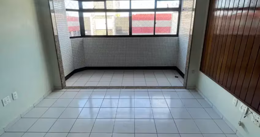 Apartamento com 03 quartos localizado à 300m da praia do bessa