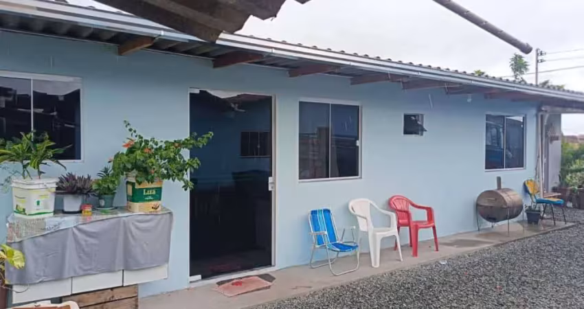 Casa com 1 quarto à venda na Rua Pastor Heinrich Weissburger, 267, Volta Redonda, Araquari