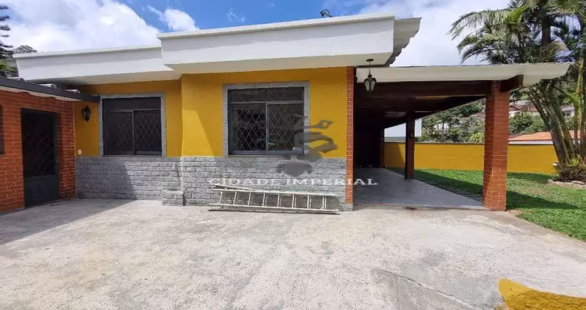 Alugo casa linear quitandinha com 3 quartos amplo jardim e garagem r$ 4.000,00 + txs
