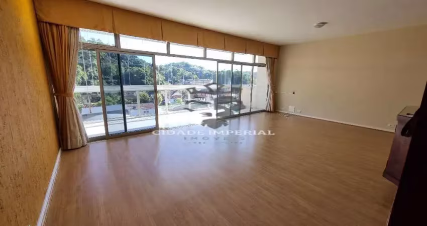 Centro hisrtórico de petropolis alugo apto amplo de 3 quartos c 2 vagas