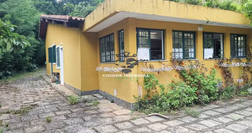 Oportunidade carangola. casa a venda com 4 suites , jardim, gramado r$ 780.000,00