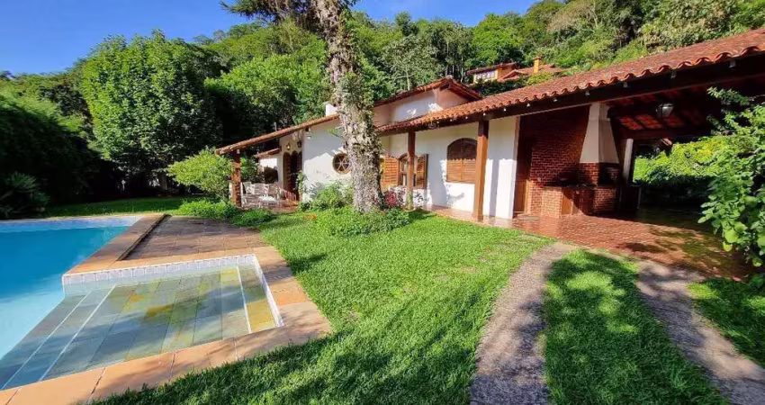Casa exclusiva pra locação com 3 quartos, piscina, sauna, apto de hospedes. r$ 6.500,00 + txs