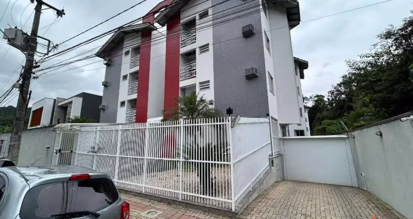 Apartamento com 02 dormitórios no Glória