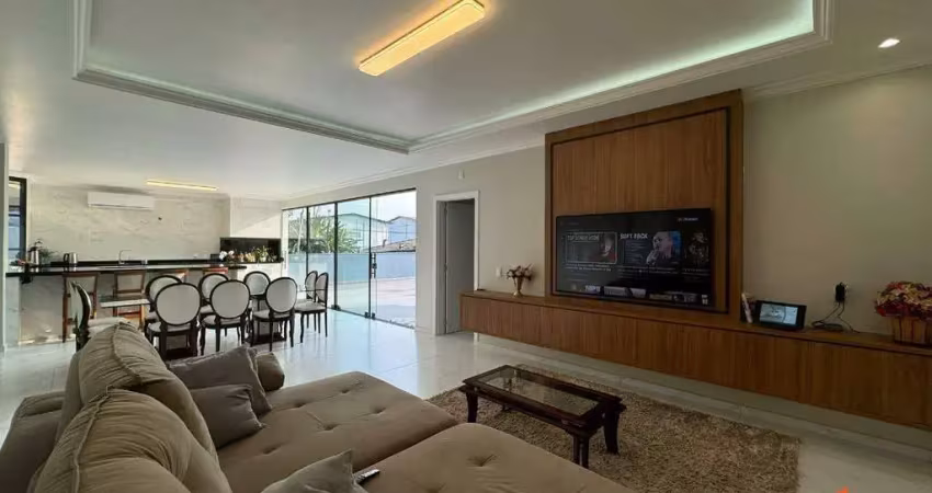 Apartamento térreo com 03 dormitórios no vila nova joinville.