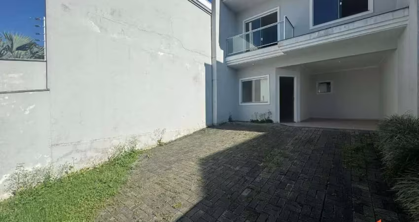 Casa com 3 quartos para alugar na Rua Professora Avelina Lamin, 61, Jardim Sofia, Joinville