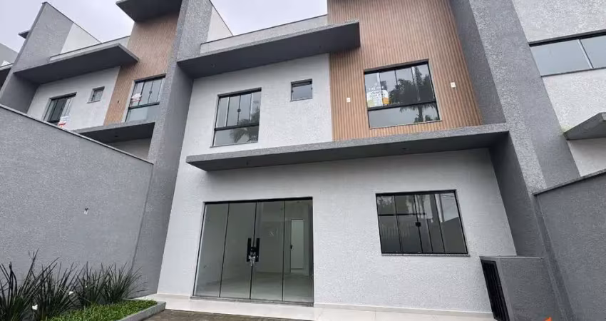 Casa com 3 quartos à venda na Rua Nossa Senhora Aparecida, 28, Boa Vista, Joinville