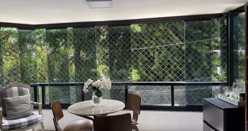 Lindo apartamento, excelente localização, 2 suítes e 2 por andar.