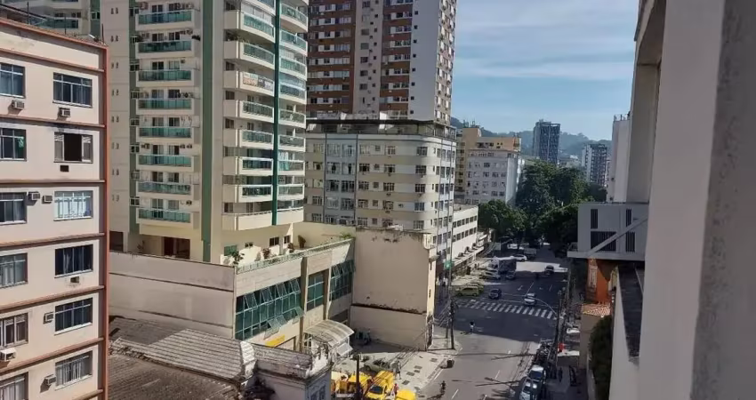 Conjugado à venda em botafogo rj / 22m², frente de rua, 7º andar