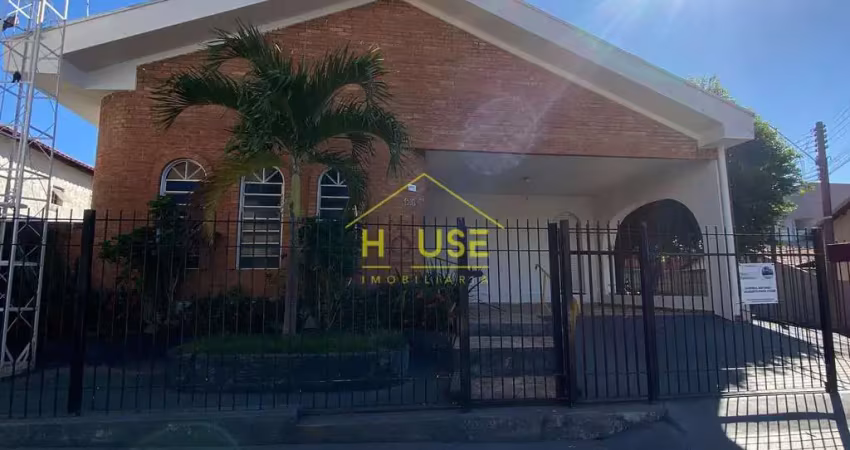 Casa comercial ampla para locação, bem localizada, com 6 salas, 3 banheiros no patrimônio velho, vo