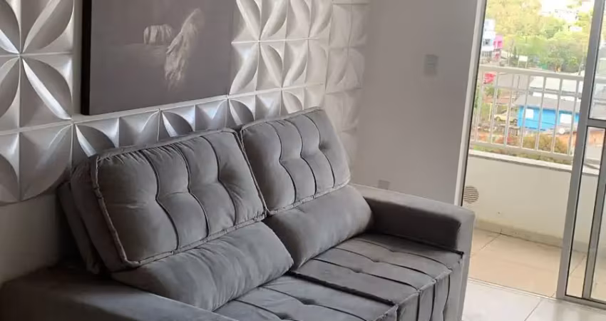 Este lindo apartamento está disponível esperando você vir morar.
