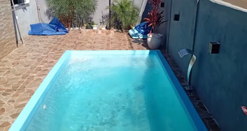 Linda casa localizada no difiori com piscina e garagem com espaço para festa.