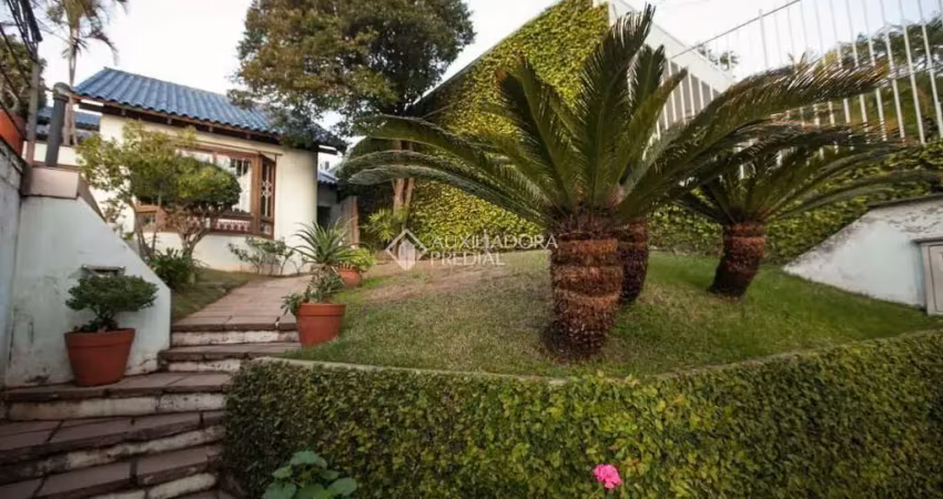 Casa com 5 quartos à venda na Rua Mozart, 134, Três Figueiras, Porto Alegre