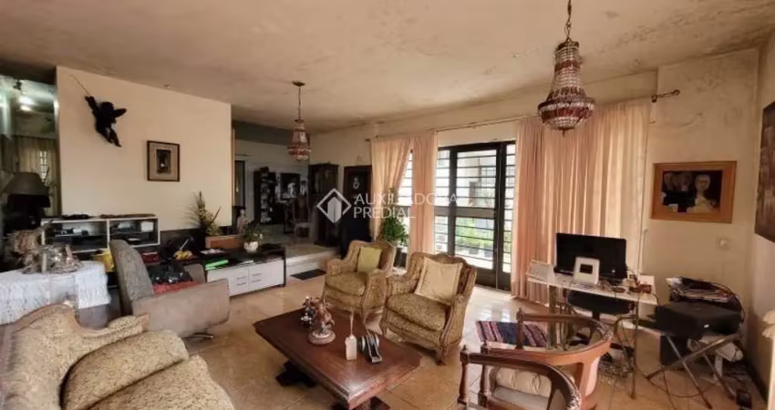 Casa com 3 quartos à venda na Rua Matias José Bins, 371, Chácara das Pedras, Porto Alegre