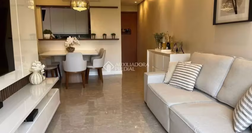 Apartamento com 2 quartos à venda na Rua Estácio de Sá, 895, Chácara das Pedras, Porto Alegre