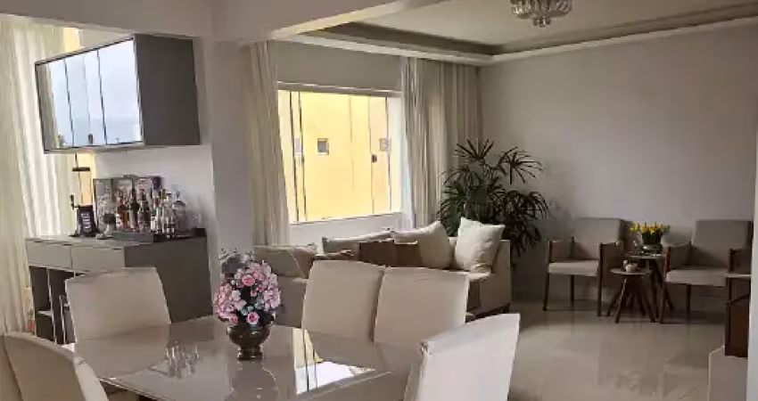 Apartamento totalmente reformado, nascente e super ventilado!