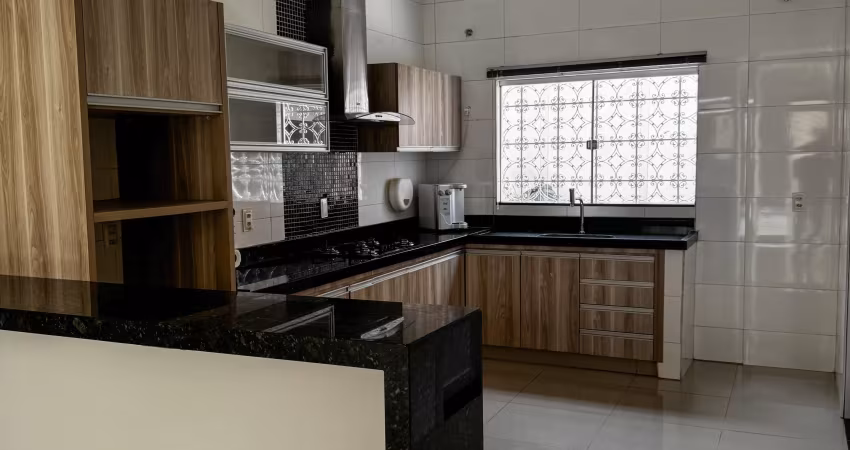 Casa nova, ótima localização, excelente acesso a tudo necessário.
