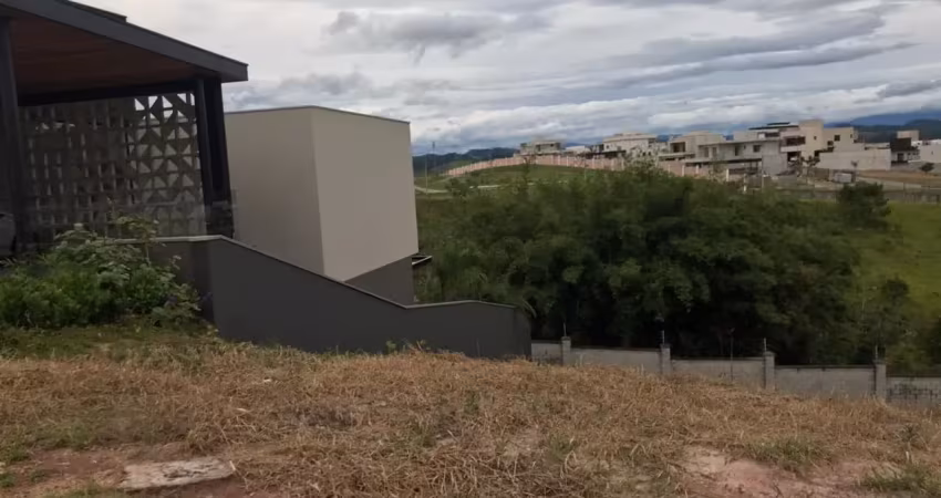 Terreno em condomínio fechado à venda no Condomínio Residencial Alphaville, São José dos Campos 
