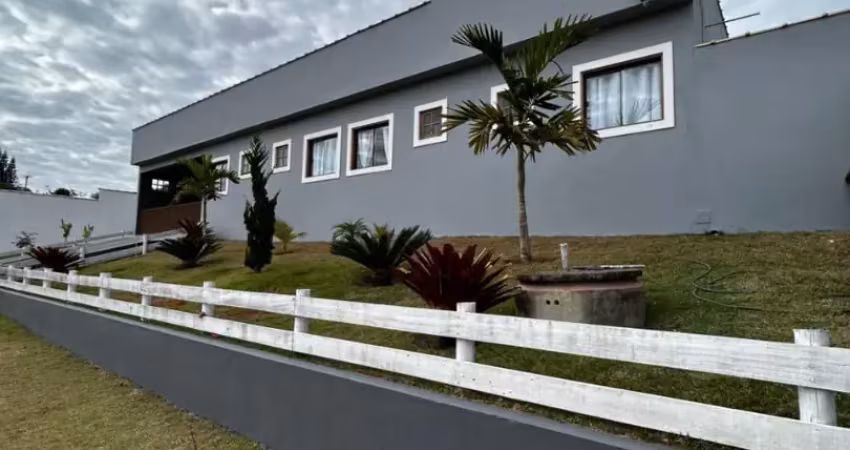 Casa de campo com 400m terreno com 4 suítes em paraibuna sp