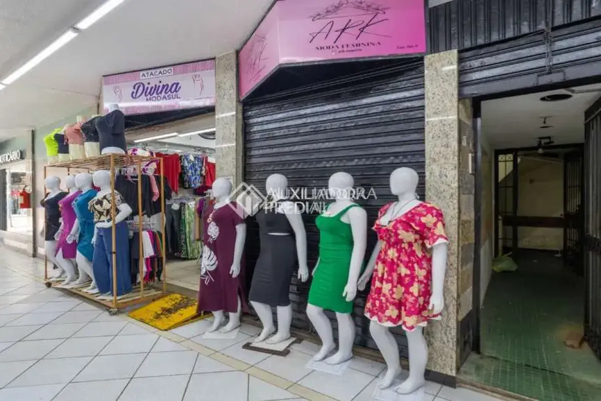 Voluntários Loja De Roupas Em Porto Alegre Prédio Na Rua