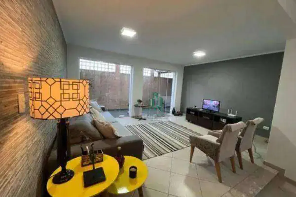 Casa com quartos na Rua Felício Geronazzo, 80, Ponte Grande